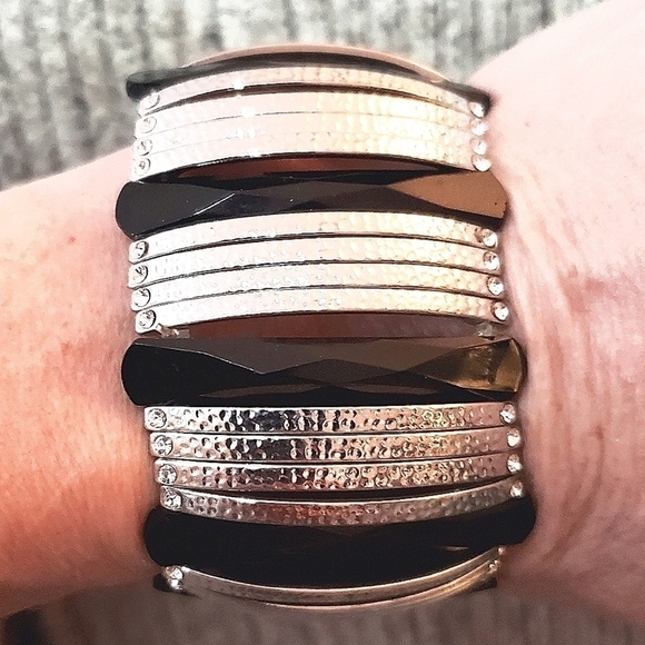 Tiramisu Jewelry - ⭐️TIRAMISU PULL-ON METALLIC BLACK & SILVER CUFF BRACELET